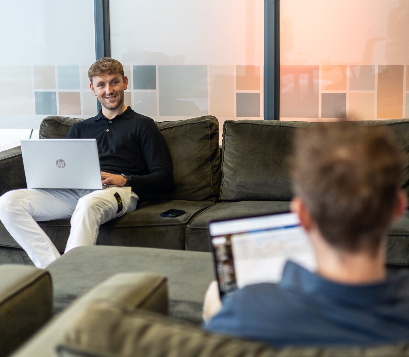 Hardwarebeheer: gebruiksklaar ingerichte laptop voor een nieuwe medewerker