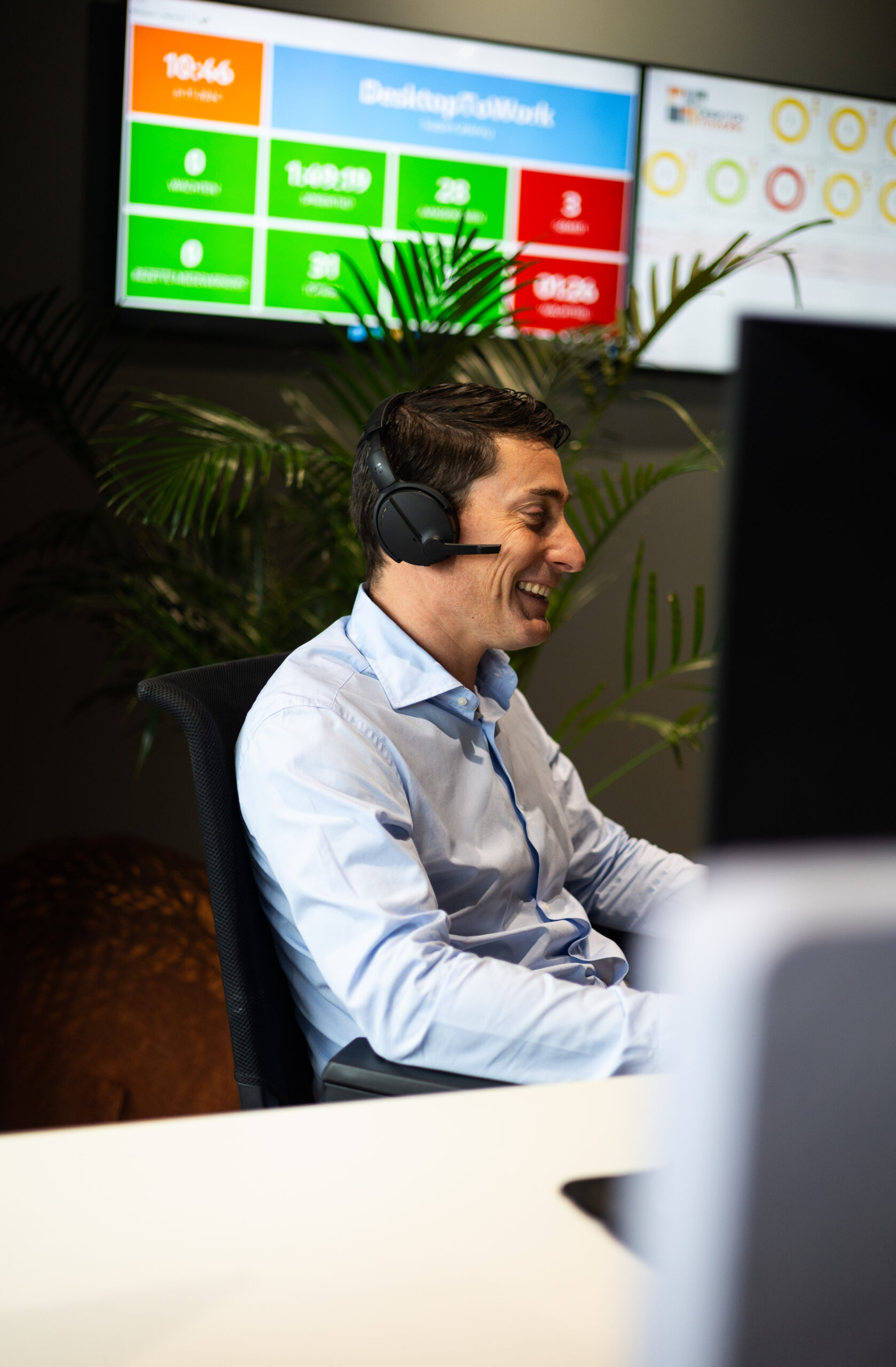 Citrix specialist met headset voor Citrix beheer en support
