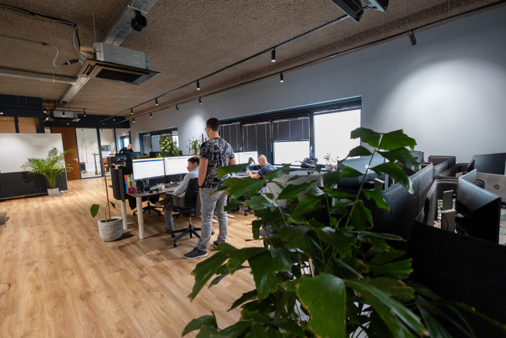 Kantoor met zakelijke wifi in een open werkruimte