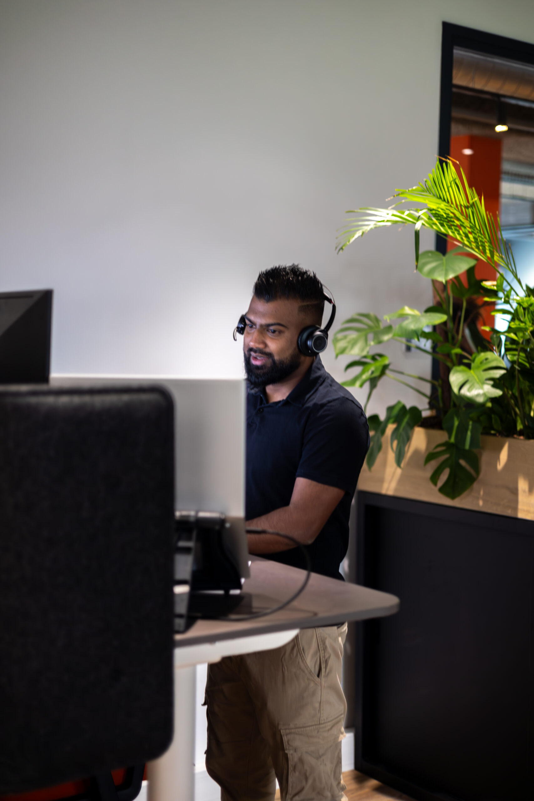 Securityspecialist achter monitoren voor kwetsbaarhedenmanagement